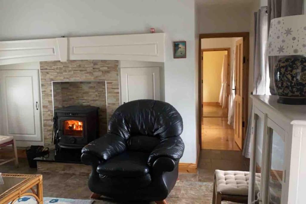 Cheerful 3 Bedroom Country Farm House Ennis Exterior photo
