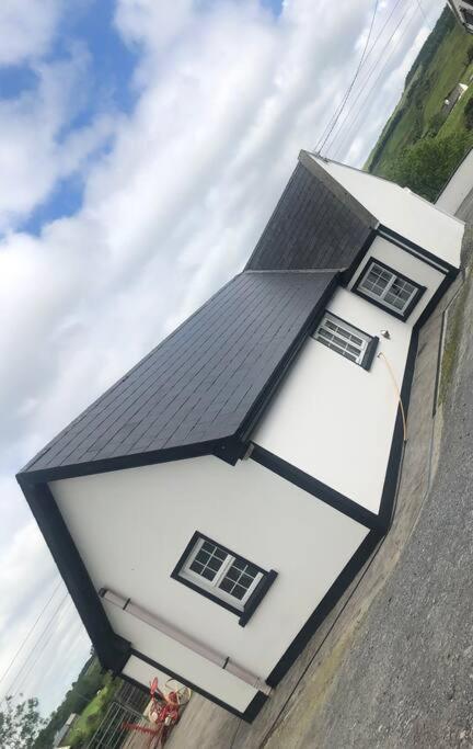 Cheerful 3 Bedroom Country Farm House Ennis Exterior photo